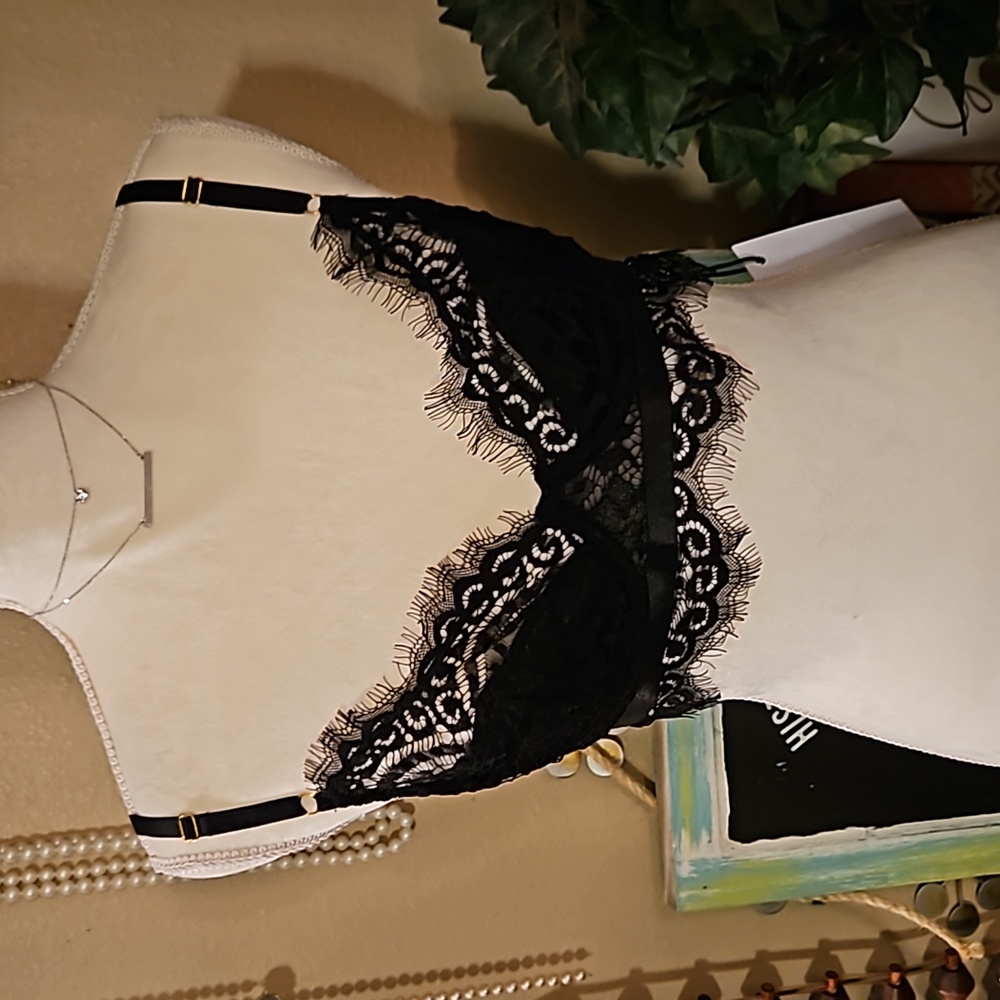 New with Tags Cam & Mac Lace Bralette Lined Crop Top Size Small